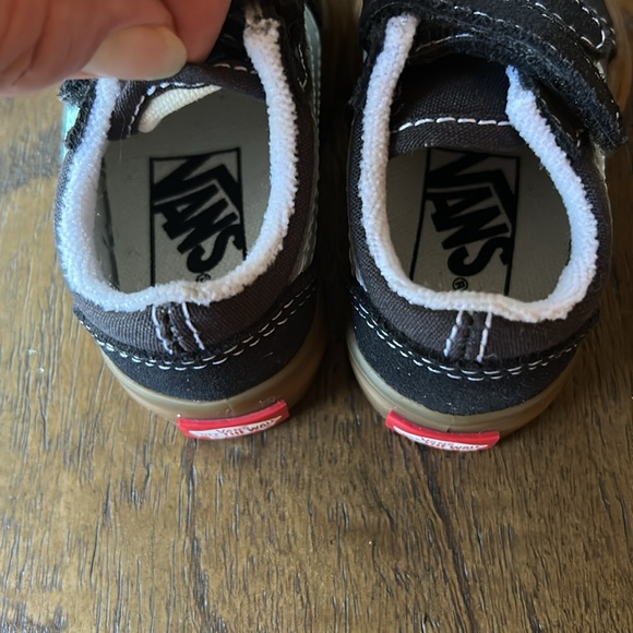 VANS - TODDLER ‘OLD SKOOL V’ KICKS in ASPHALT/AQUATIC w/ GUM SOLES - Picture 7 of 9